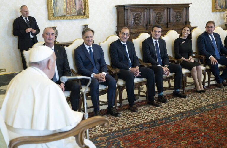 El Papa Francisco recibe en audiencia a la alcaldesa de Alcalá junto al resto de alcaldes del Grupo de Ciudades Patrimonio de la Humanidad de España
