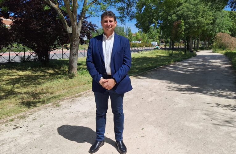 El Ayuntamiento ha iniciado las labores de desbroce y limpieza en parcelas, alcorques y otros espacios municipales