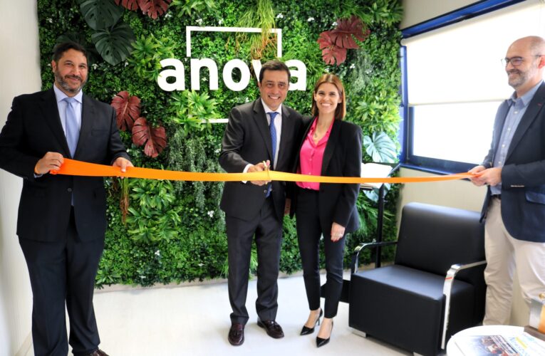 Judith Piquet visita la nueva sede de la empresa ANOVA en el Campus Científico Tecnológico de Alcalá de Henares