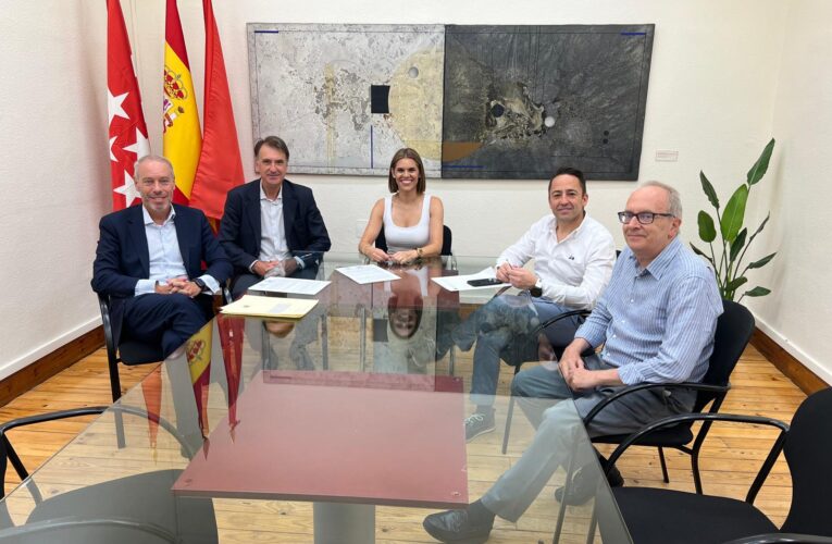 El Ayuntamiento y el Banco Santander firman el acuerdo de financiación del Plan Alcalá Mejora sus Barrios y del Plan de Aparcamientos