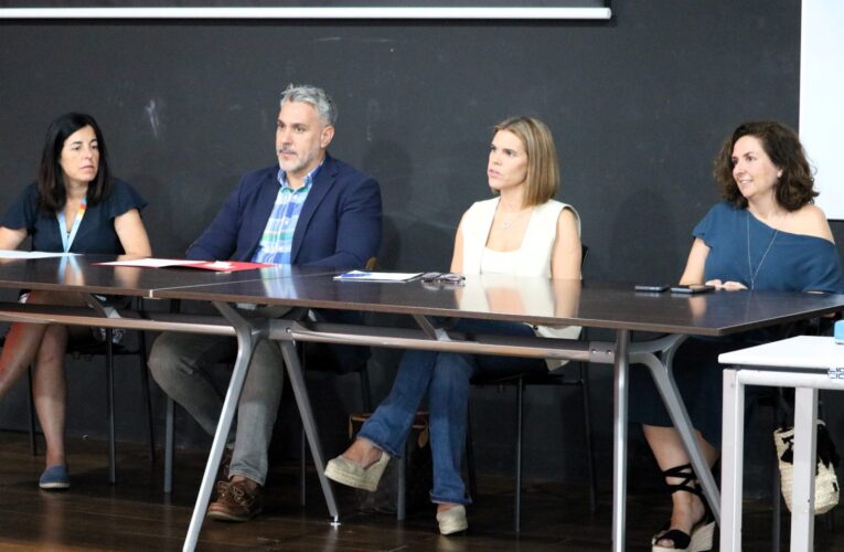 La alcaldesa se reúne con las peñas días antes del comienzo de las ferias para atender sus sugerencias relativas al dispositivo de seguridad