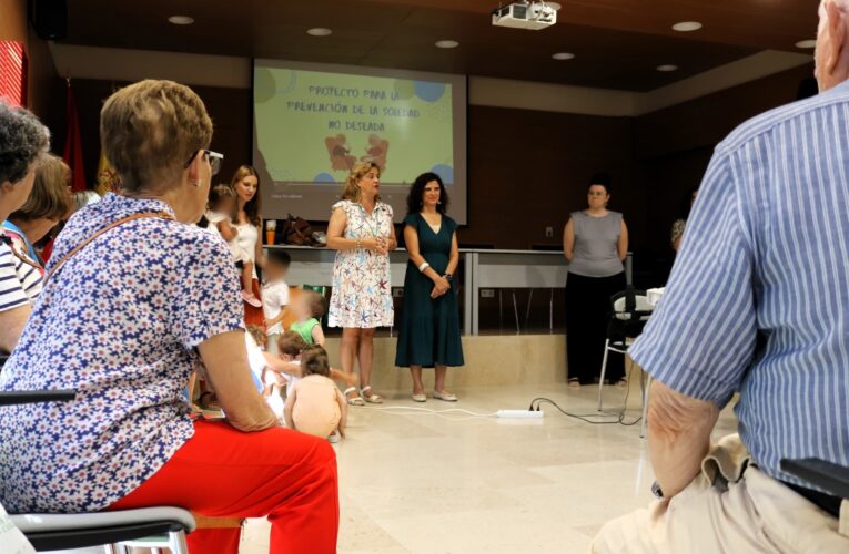 El Programa de Acompañamiento a mayores se clausura con un desayuno intergeneracional