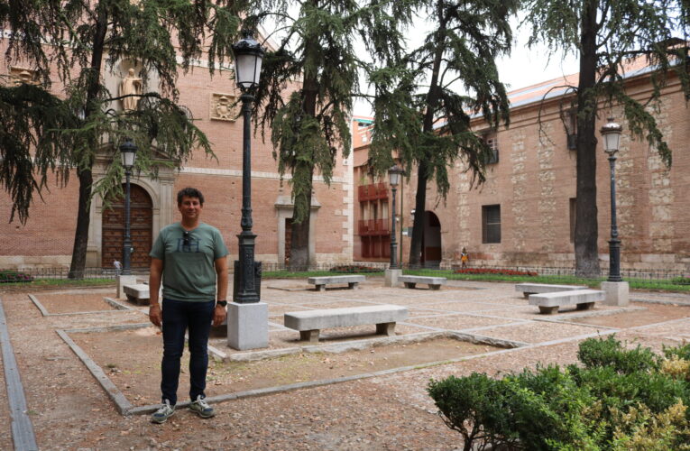 La Concejalía de Patrimonio Histórico recupera una de las seis farolas históricas de Alcalá de Henares de la Plaza de las Bernardas que data de 1878