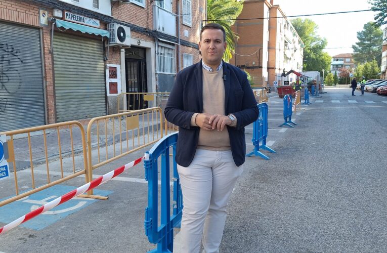 El Ayuntamiento de Alcalá invierte más de 75.000 para mejorar las aceras y calzadas en el entorno de Francisco de Toledo en el Distrito II