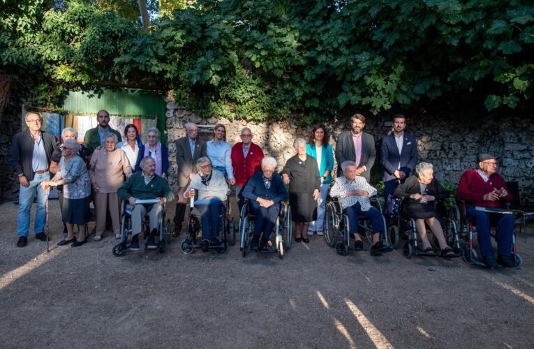 Alcalá homenajea a sus vecinos centenarios en un emotivo acto en el parque O’Donnell