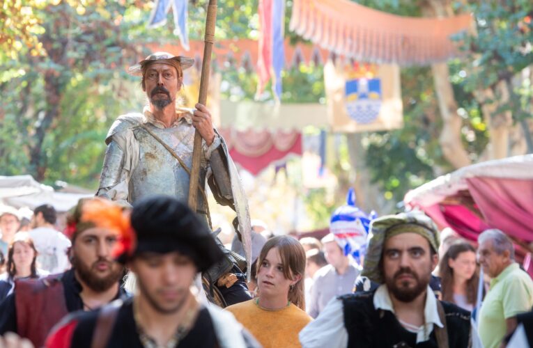 Alcalá de Henares vuelve al Siglo de Oro con la apertura de su Mercado Cervantino y sus 400 puestos y más de 300 actividades
